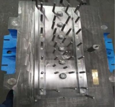China Industrial Cylinder Head Mold Heat Treatment Surface Automatic Demoulding for sale