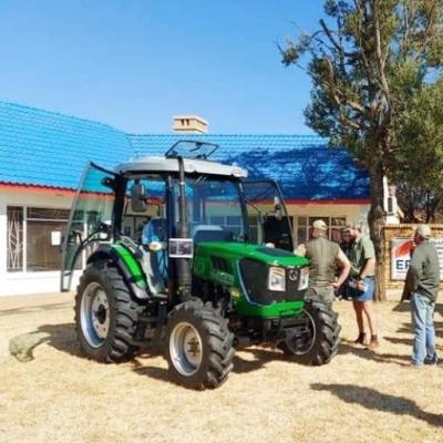 China Tractor agrícola de 120 CV, gran tractor agrícola con cargador frontal en venta