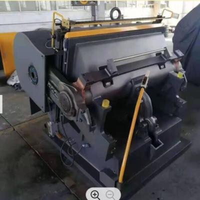 Chine le plateau semi automatique de main de série de coupeur de matrice de couche horizontale de 1100mm Schneider meurent en poinçonnant à vendre