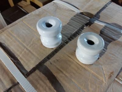 China D42H.38 Porcelain Donut Electric Fence Insulators White Glaze Finish for sale