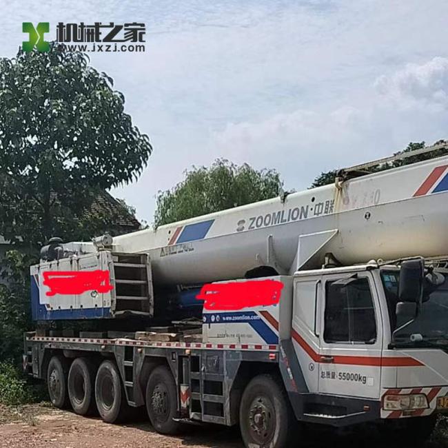 Zoomlion QY130V633 Truck Crane front view showing boom and chassis