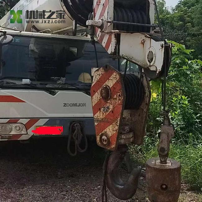 Zoomlion QY130V633 Truck Crane side profile with extended boom