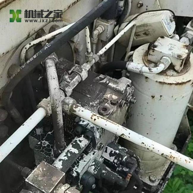 Zoomlion QY130V633 Truck Crane close-up of controls and cabin