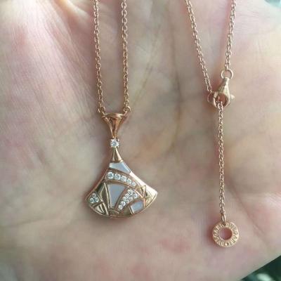 China La fan forma el oro ideal del collar 18K de la joyería de las divas de lujo de la joyería con el colgante natural de los diamantes en venta