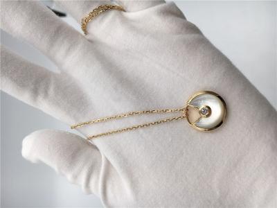 China Pequeño oro amarillo de Amulette Necklace 18K del modelo con nacarado blanco en venta