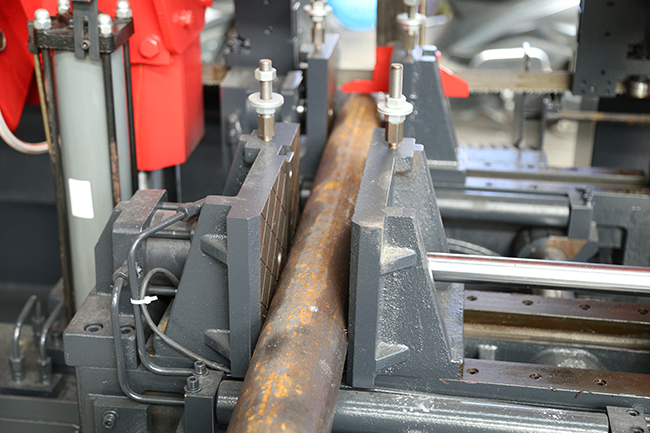 JSSCD-GB42100 Band Saw Machine close-up detail