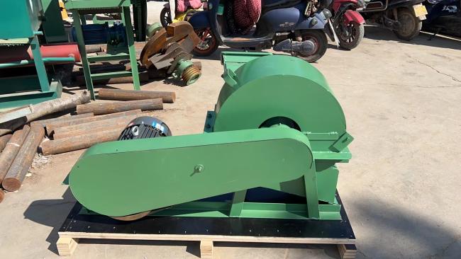 High Efficiency Industrial Wood Sawdust Making Chipper Machine