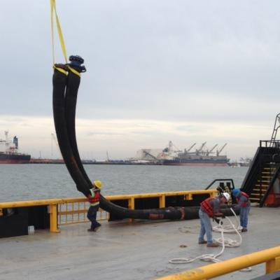 China Heavy Duty Big Size Flexible Marine Rubber Hose For Crude Oil Cargo for sale