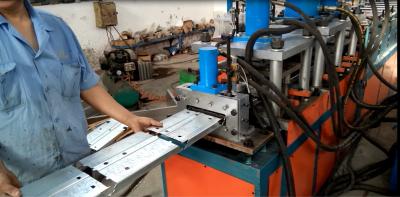 China Rollo de alta velocidad del marco de puerta 16KW que forma la máquina, máquina del obturador del laminado de acero en venta
