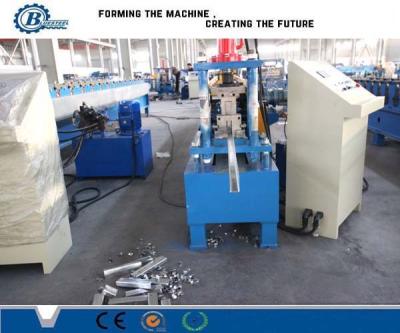 China Rollo de la puerta del obturador de la alta precisión que forma la máquina con el sistema del PLC para la hoja de acero de aluminio en venta