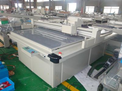 China No Burning Box Cutting Machine / Flatbed Cutting Plotter For  Display for sale