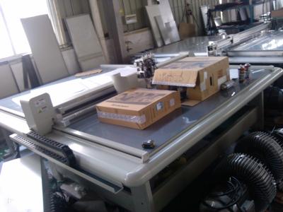 China Brunt Model Carton Box Making Machine / Cardboard Cutter Machine For Leather for sale