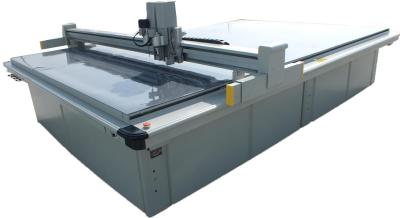 China Composite Cloth Fabric Cutting Machine High Speed With Materials Conveyor Belt for sale