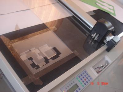 China Labor Saving Carton Box Cutting Machine Smart Auto Positioning Cutting System for sale