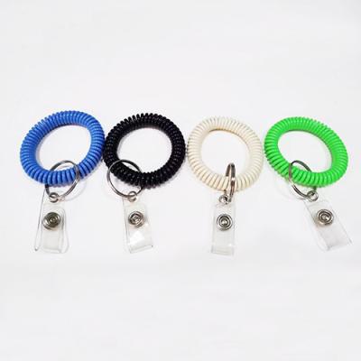 China Bobina plástica Stretchable colorida sólido do pulso do bracelete com porta-chaves à venda