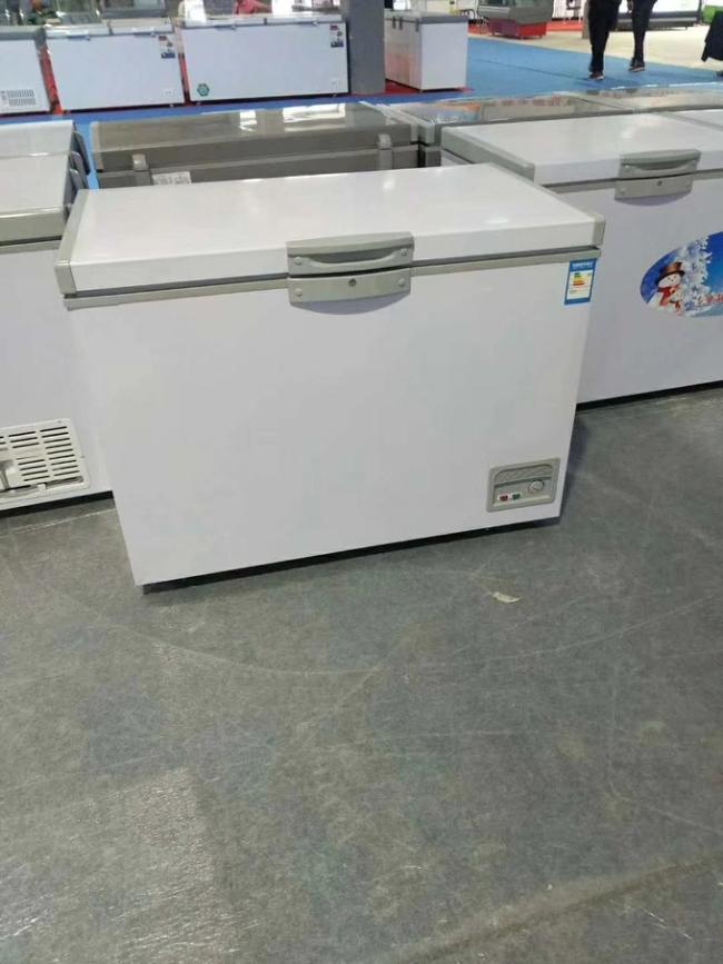 Horizontal freezer a freezer for refrigerating fresh food and meat Direct cooling 0