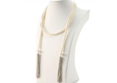 中国 クリーム色の白く敏感な方法Lariatのふさが付いている宝石類によって結ばれるのど真珠のネックレス 販売のため