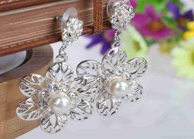 Cina Oggetto d'antiquariato a forma di del costume dei gioielli della perla del fiore d'imitazione bronzeo degli orecchini in vendita