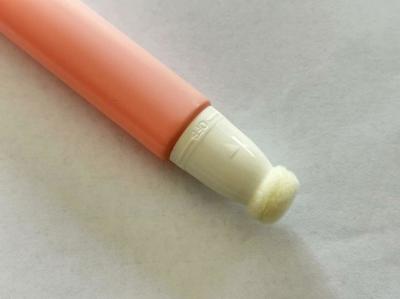 中国 D19mm 10-25ml  Squeeze Custom Cosmetic Tubes  Rotating Brush  BB Concealer Tube 販売のため