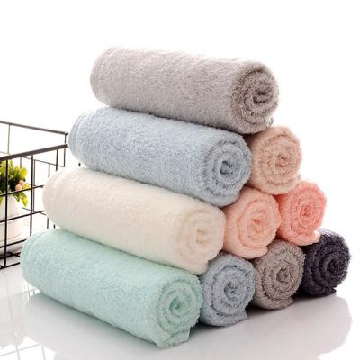 China Pele las toallas de mano blancas del algodón del baño de las toallas flexibles amistosas de la hoja 28x56” en venta