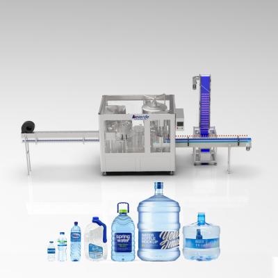 China 2700 KG Linha de produção automática de máquinas de enchimento e tampa de garrafas de água líquida à venda
