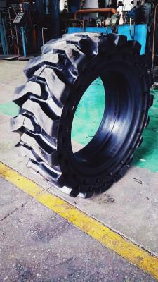 Chine Le chariot élévateur solide de résistance de piqûre fatigue la haute performance solide de pneus pneumatiques à vendre