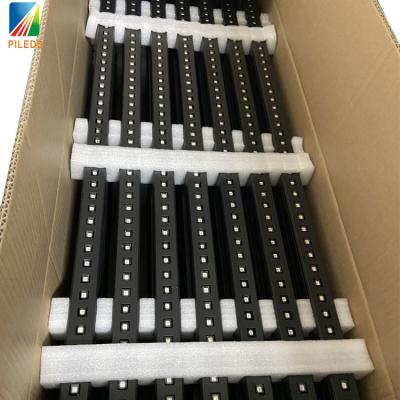 Chine Barre de pixels LED extérieure numérique, RGB pleine couleur DMX Barre lumineuse de lavage IP67 étanche à vendre