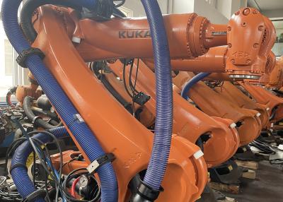 中国 Refurbished Kuka KR210 Robotic Arm C4 System 2700mm Reach 1066 Kg AC380V Power Supply deburring parallel washing mig 販売のため