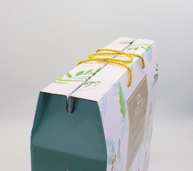 Custom Logo Folding Flat Corrugated Cardboard Kraft Paper Household Pillow Fruits Foods Packaging/Shipping/Moving/Storage Boxes Mailer Box with Plastic Handle
