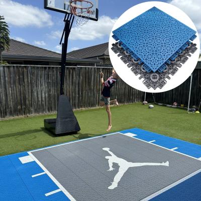 中国 屋外用プラスチック床マット 衝撃吸収性良さ スポーツ 3x3 バスケットボール 床 模様裏庭 庭 床タイル 販売のため