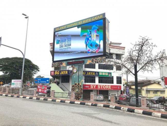 High Brightness Digital 6mm P6 Outdoor Full Color LED Display 1