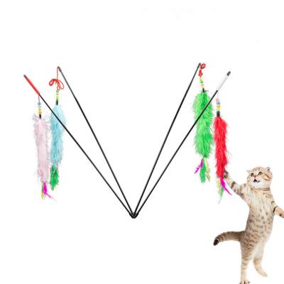 China O gato interativo da forma brinca brinquedos educacionais macios do gato da cauda longa da vara das penas do luxuoso à venda