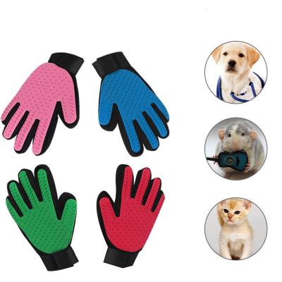 中国 犬のウールの手袋ペット毛のDesheddingの櫛のための穏かなマッサージ猫の手入れをする手袋 販売のため