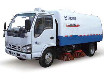 Chine Le camion de balayeuse de route, camions de balayeuse, balayeuse de vide troque XZJ5060TSL pour le stade, le dock et l'école à vendre