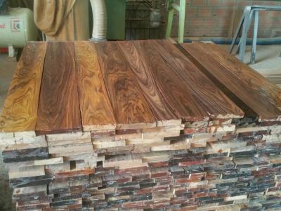 China Stable Kiln Wood Sawn Timber , Rough Sawn Lumber Customize Size A Grade for sale