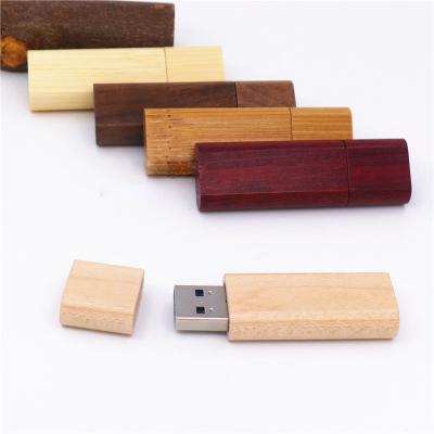 Chine Clé USB en bambou d'érable d'ODM 2.0 3.0 256GB lecteur flash en bois avec lanière à vendre