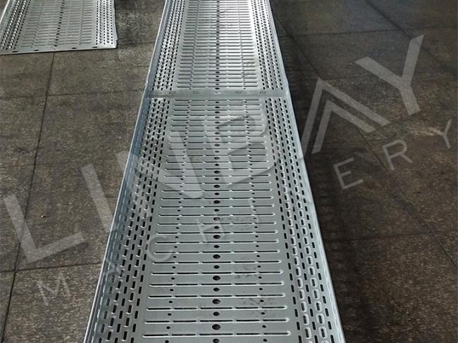 Cantilever Structure Automatic Perforated Cable Tray Roll Forming Machine With Flying Cut