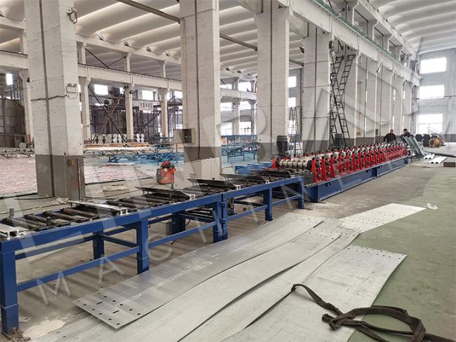 Hydraulic Punch Automatic Carbon Steel W-Beam And Thrie-Beam Guardrail Roll Forming Machine