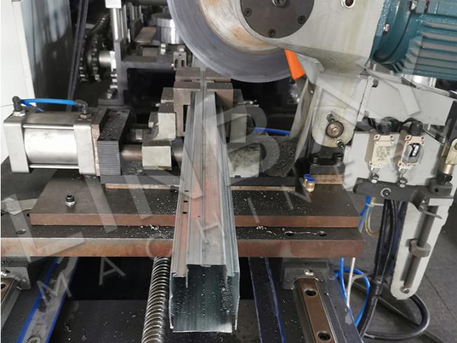 Continuously Produced High Speed Flying Saw Cut Metal Door And Window Roll Forming Machine