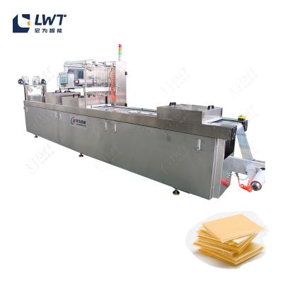 China Línea de embalaje automática del sellador de queso Película de estiramiento continua Máquina de embalaje de piel de termoformación al vacío en venta