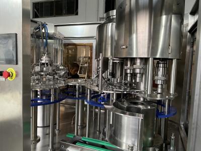 Chine Machines de remplissage de bouteilles pures d'animal familier de l'eau de PLC 15000BPH à vendre