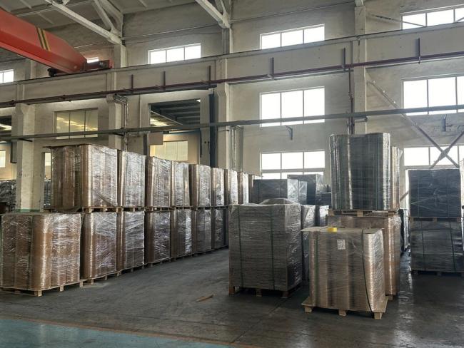20mm Heavy Duty Recycled Rubber Rolls Flooring for Indoor and Outdoor with Colored EPDM Flecks.