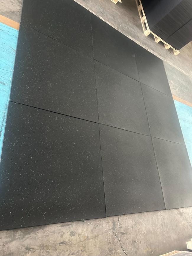 0.5m*0.5m 1m*1m Black Recycled Rubber Flooring Tiles with Different Color EPDM Flecks for Home and Commercial Gym Flooring