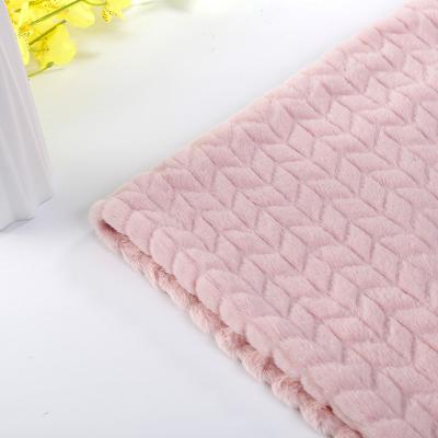 中国 Shrink Resistant Home Textile Fabrics Faux Rabbit Fur Plush Knit Fabric 販売のため