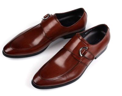Chine Des chaussures en cuir noir et brun, des chaussures en cuir à bretelles. à vendre
