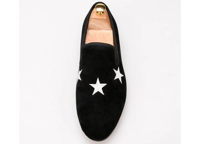 China Los hombres de color azul oscuro de terciopelo zapatillas de fumador elegantes de estrellas zapatillas bordadas a medida en venta