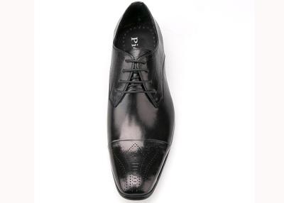 China Zapatos de vestir de cuero impermeables de estilo británico para hombres Zapatos de brogue negro en venta