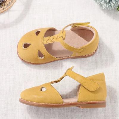 Китай Круглые пальцы кожаные школьные туфли Желтая кожа Милые детские туфли продается