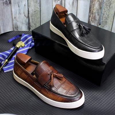 China Low Heel Mens Slip On Tassel Shoes Black / Brown Men Genuine Leather Casual Shoes for sale
