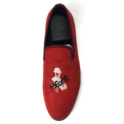 China Red Mens Velvet Loafers Skull Style Custom Mens Flat Casual Shoes Sample Disponível à venda